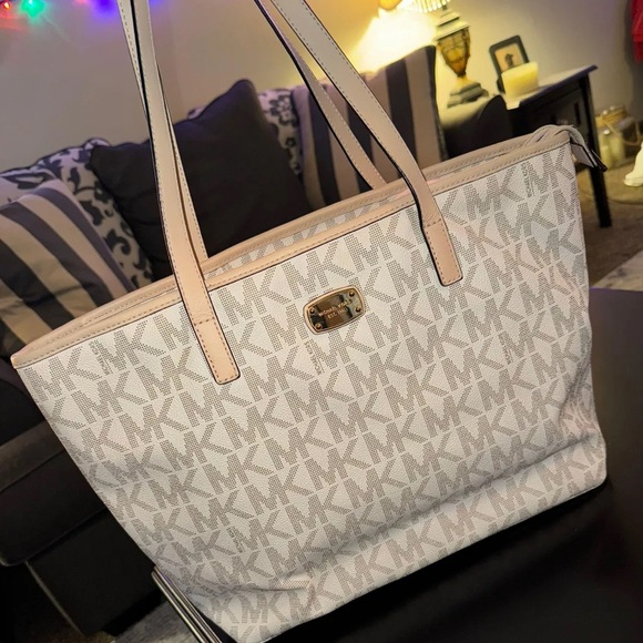 Michael Kors Purse - Picture 1 of 3